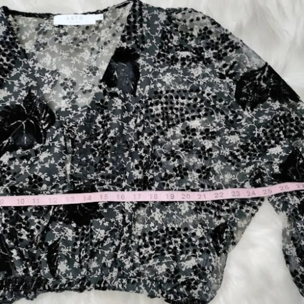 ASTR the label Velvet Burnout Shawna Abstract Velvet Cropped Sheer Floral Top S - Picture 8 of 12